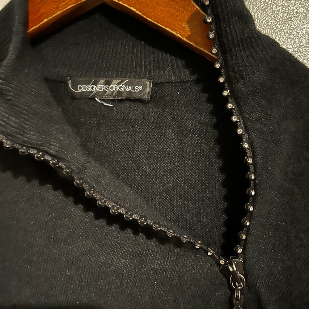Size M - Picture 2 of 2